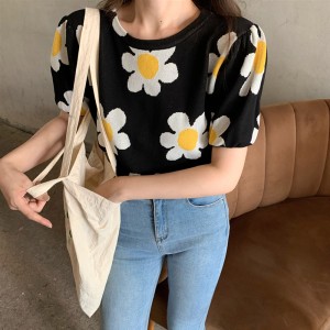 [QZ801] 라운드 꽃 포인트 티셔츠